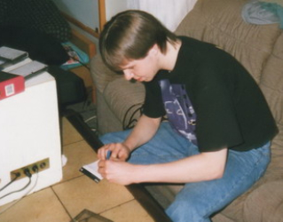 Schon damals zeichnete sich ab, dass meine eigentlichen Stärken im Komponieren und Arrangieren liegen, außerdem fing ich nebenbei an, Keyboard, Drums und Bass zu spielen, sowie eigene Songs aufzunehmen.